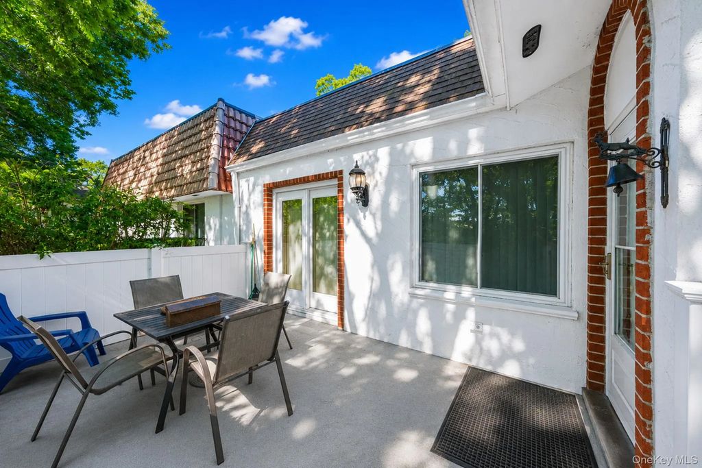 301 Birchwood Road, Medford
