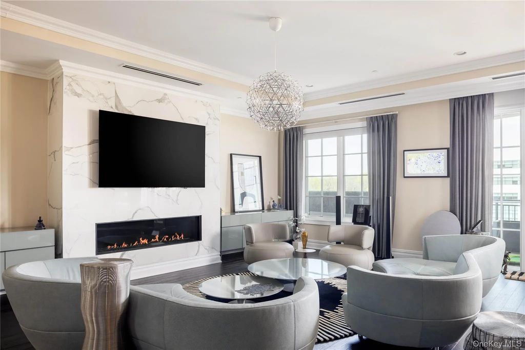 5000 Royal Court # 5101, North Hills
