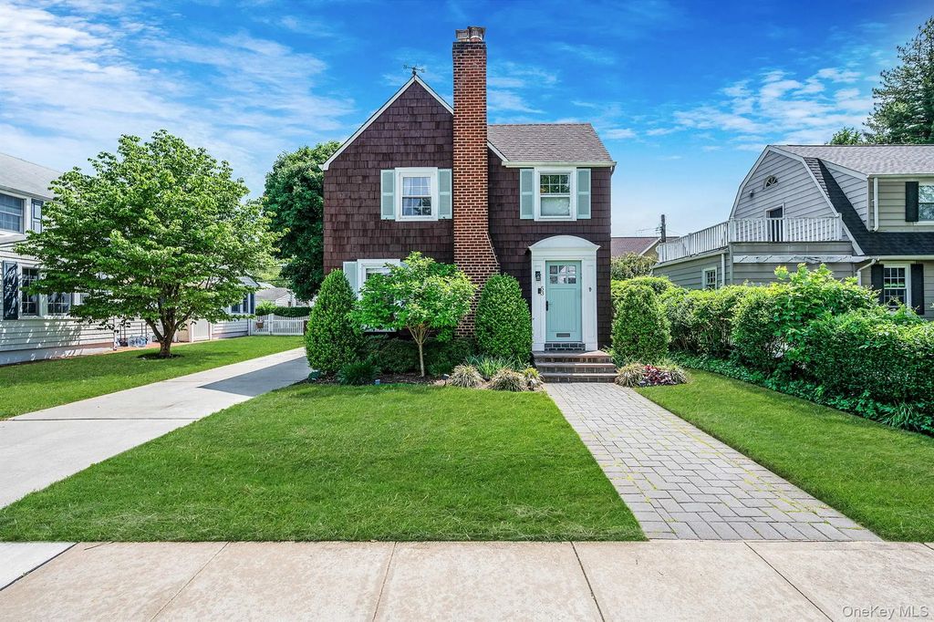 53 Jefferson Street, Garden City