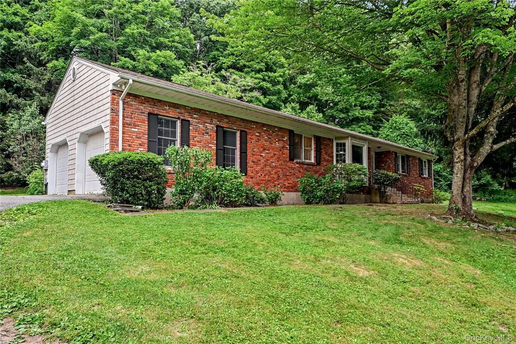 33 Sabbathday Hill Road, South Salem