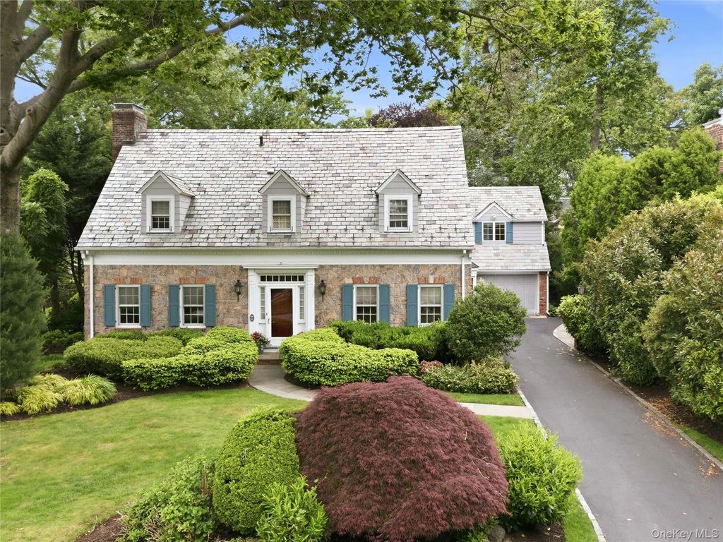 61 Mason Drive, Manhasset
