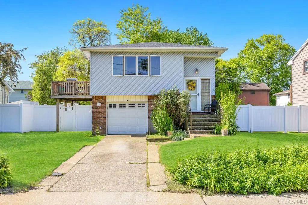 16 E Grove Street, Massapequa