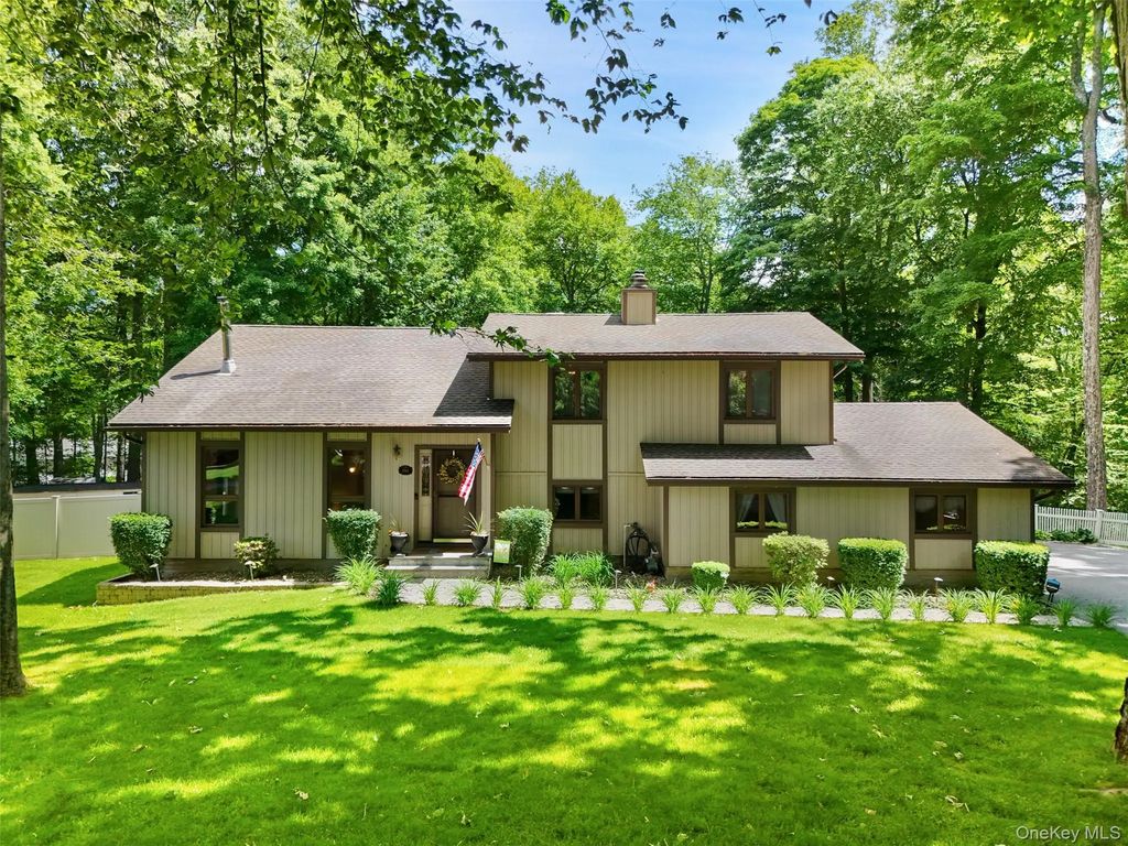 90 Timberlane Court, Yorktown Heights