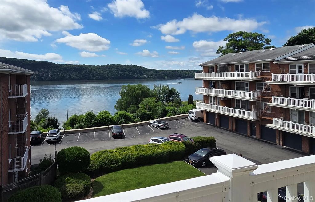 51 Maple Avenue # 3b, Hastings-on-Hudson