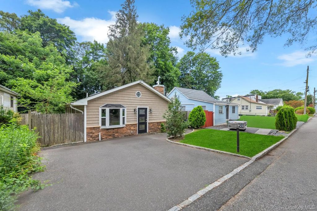 30 Harding Road, Ronkonkoma