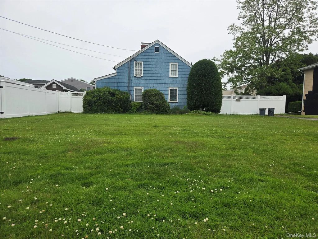 107 Eden Avenue, Massapequa Park