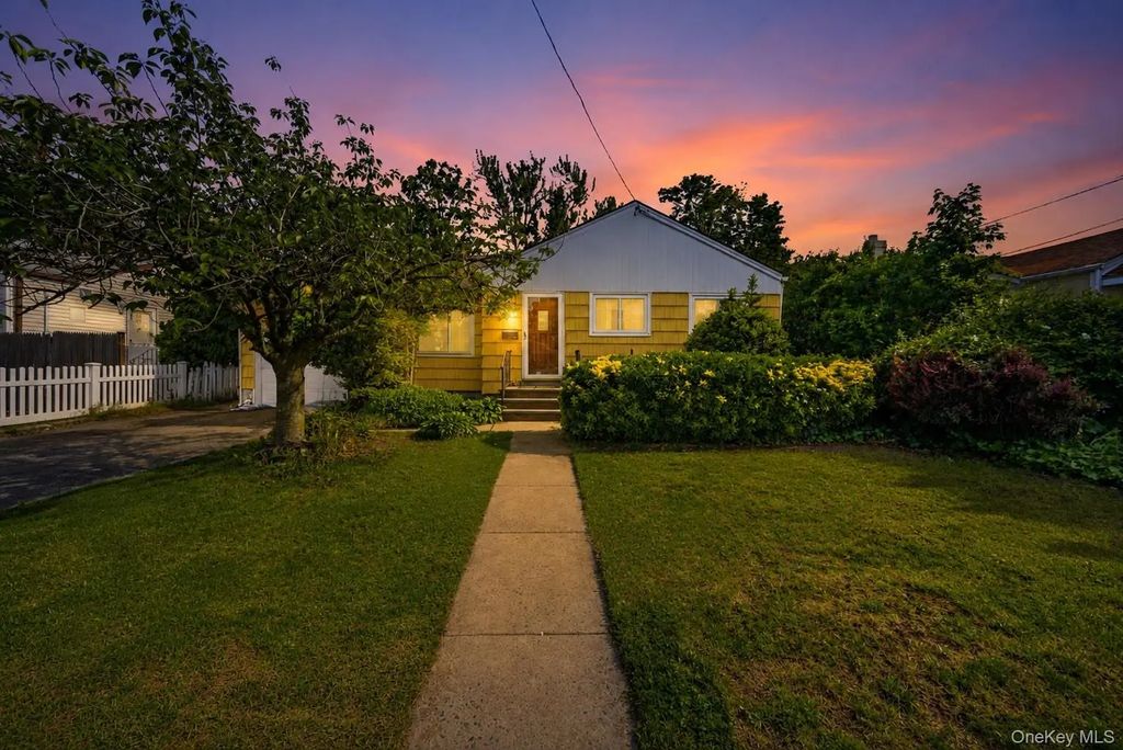 132 Davison Avenue, Oceanside