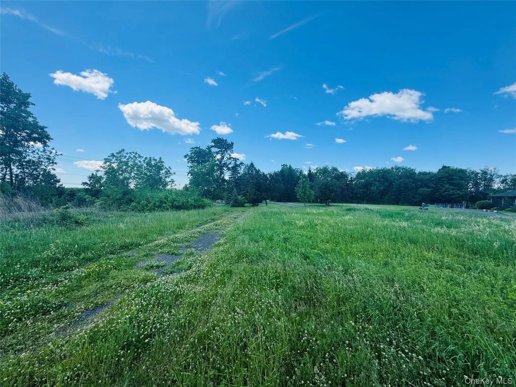 700 Van Burenville Road, Middletown