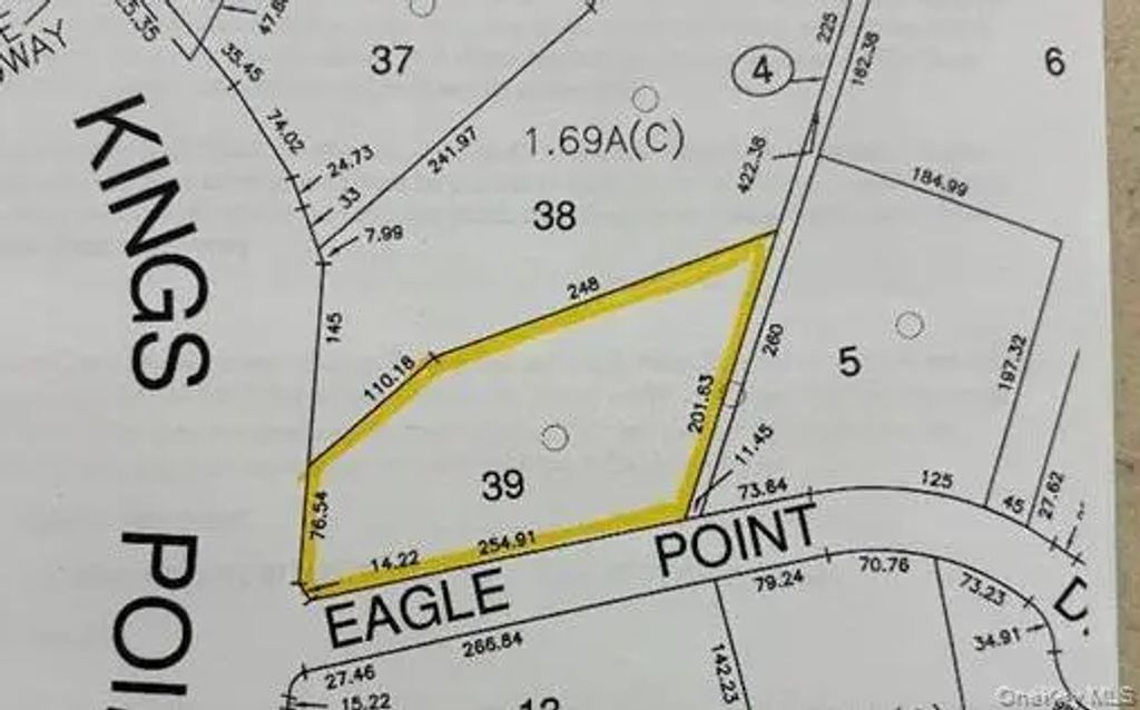 232 Kings Point Road, Great Neck