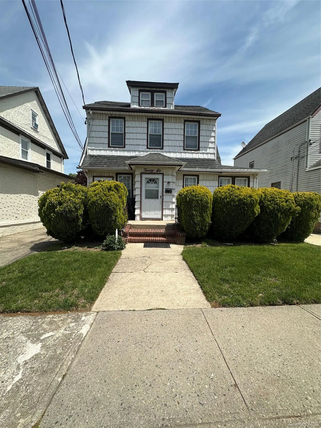 26 Starks Place, Lynbrook