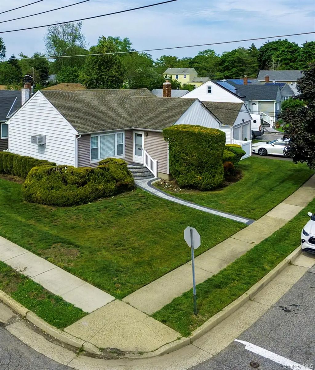 130 Boylston Street, Hempstead