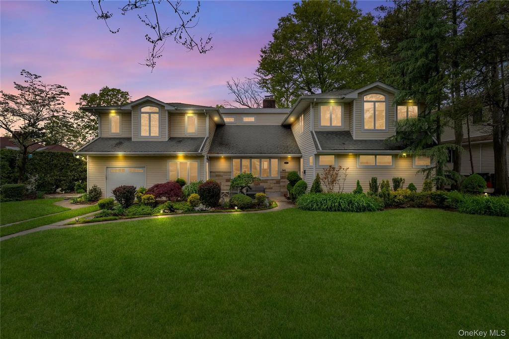 565 Mohawk Road, West Hempstead