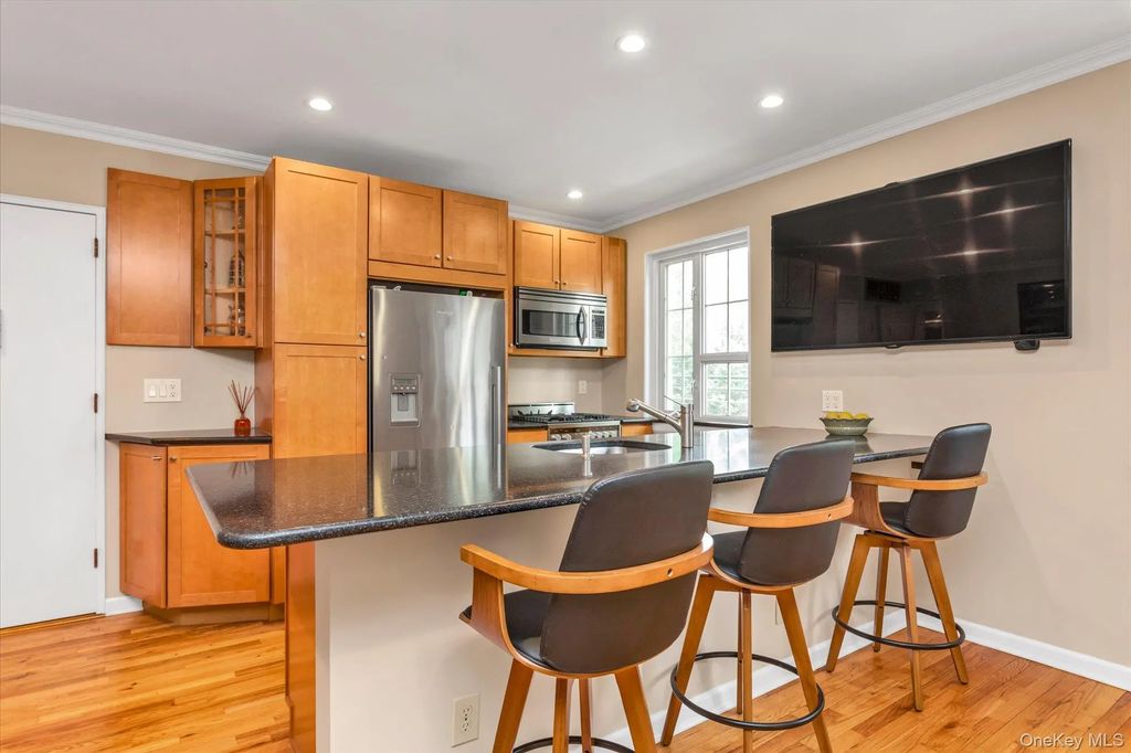 441 W Main Street # 3b, Huntington
