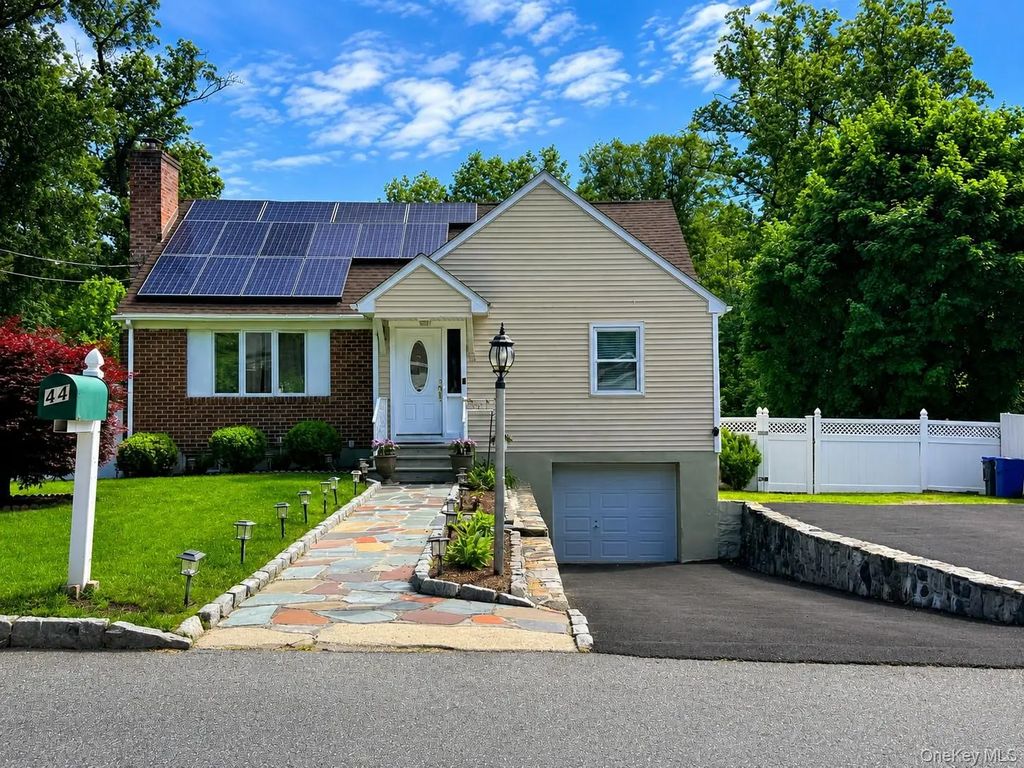 44 Kent Road, White Plains