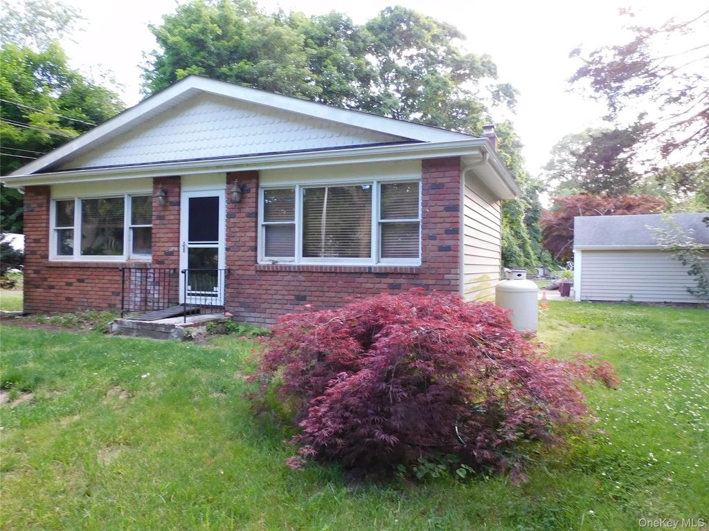 40 Wood Road, Centereach
