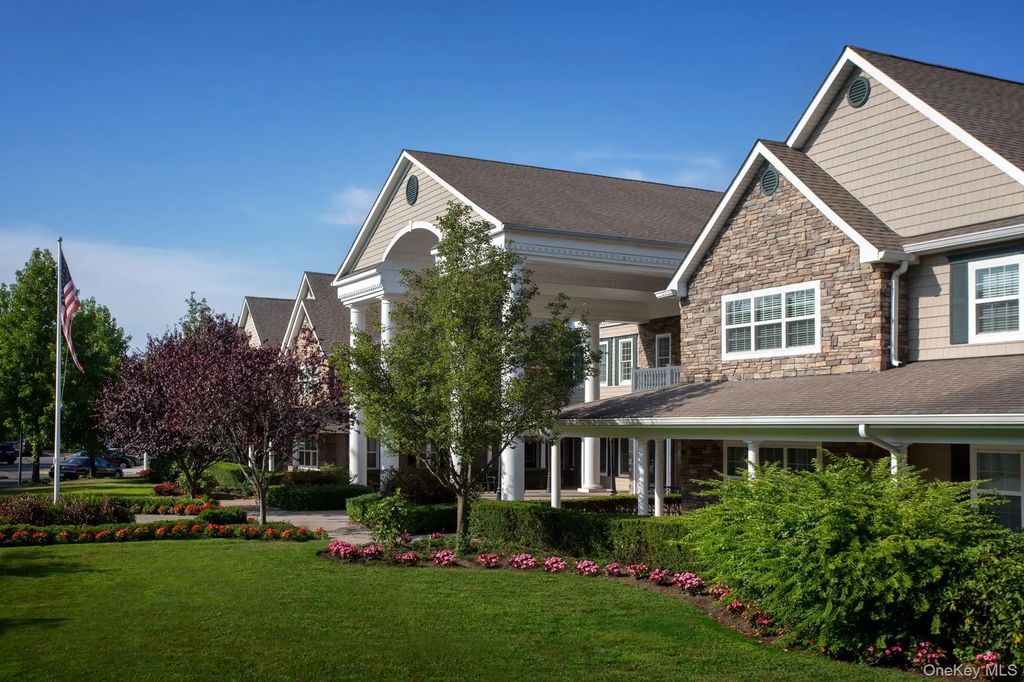 67 Adams Way # 67, Sayville