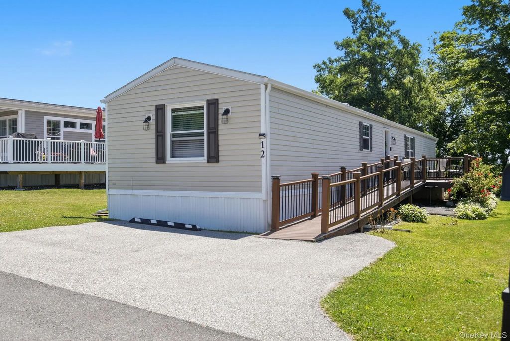 12 Hidden Valley Drive, Middletown