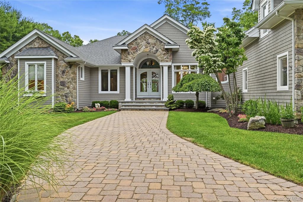 58 South Path, Calverton