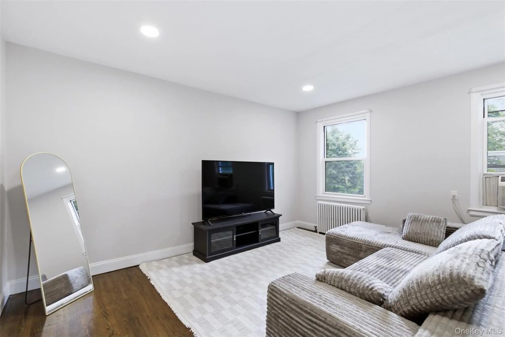 16 Edwards Street # 3f, Roslyn Heights