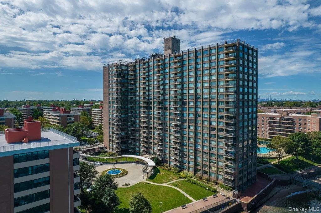 166-25 Powells Cove Boulevard # 15j, Beechhurst