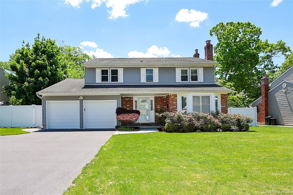 4 Quincy Lane, Smithtown
