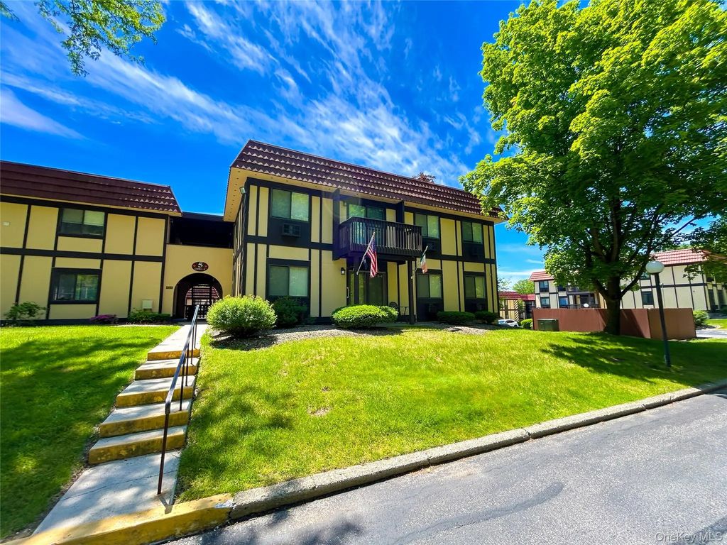 5 Loudon Drive # 9, Fishkill