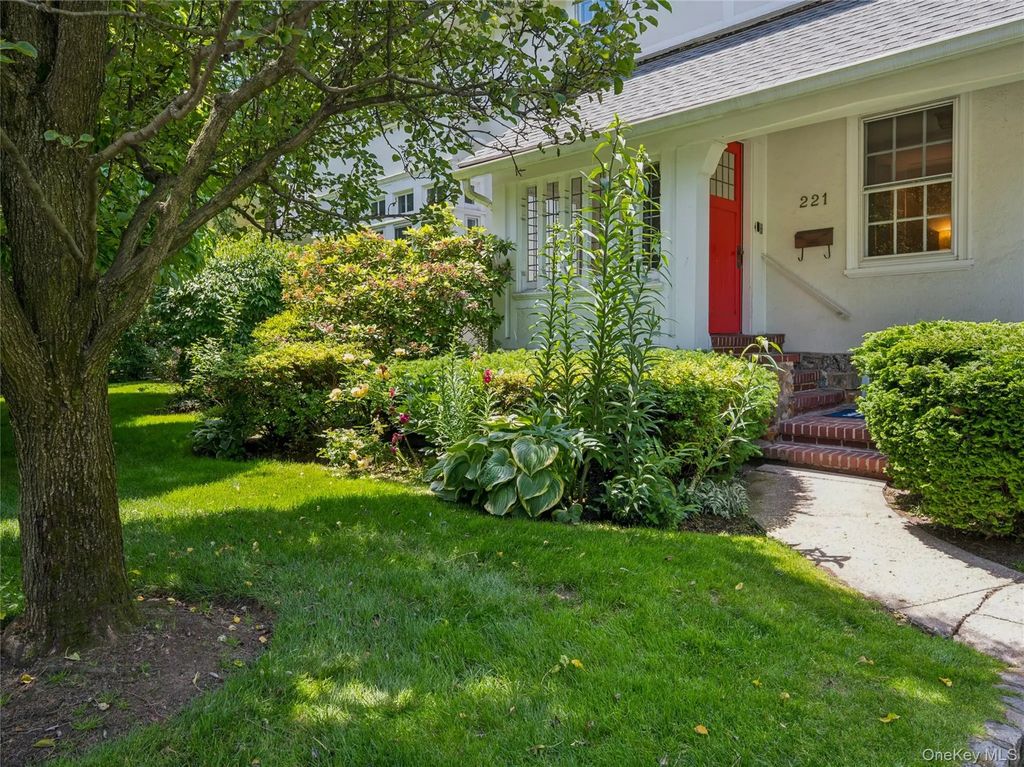221 Highbrook Avenue, Pelham