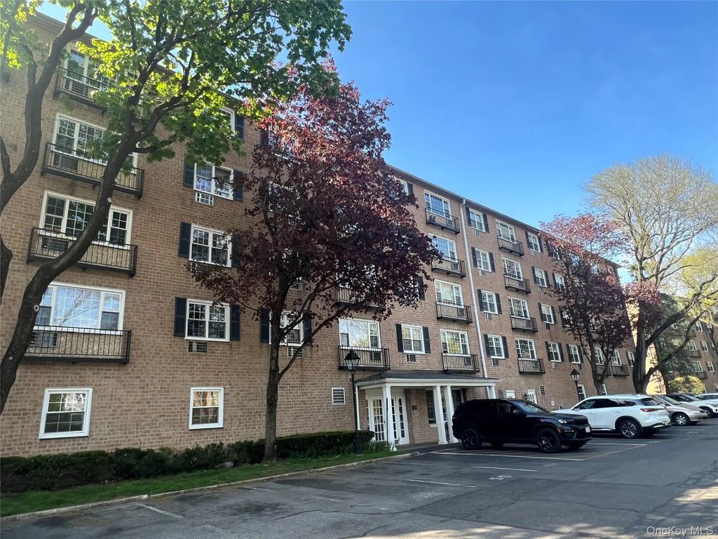 2 Consulate Drive # 1-a, Tuckahoe