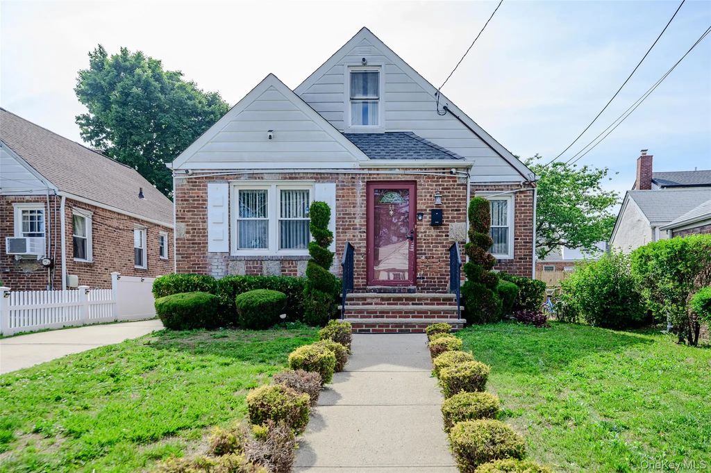 58 N Montgomery Street, Valley Stream