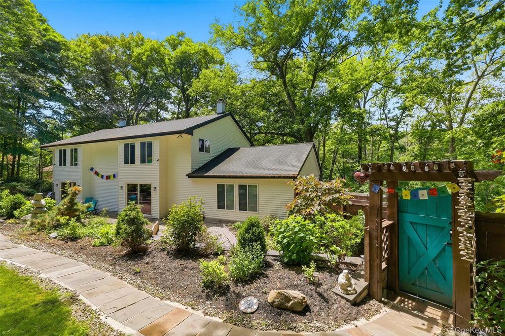 62 Old Sylvan Lake, Hopewell Junction