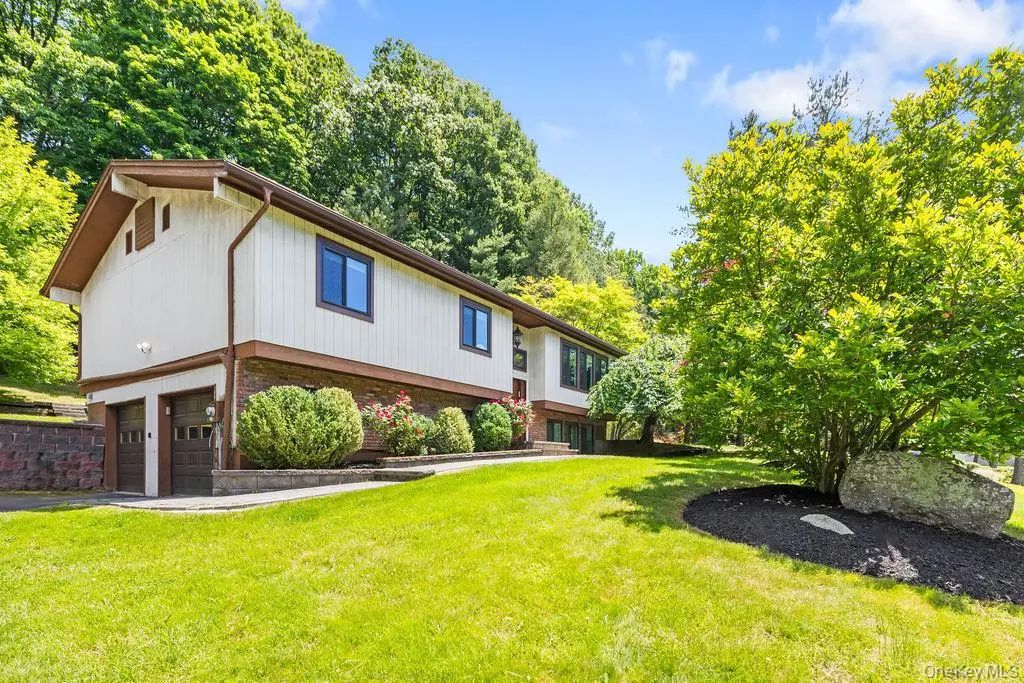 16 Brookside Drive, Pomona