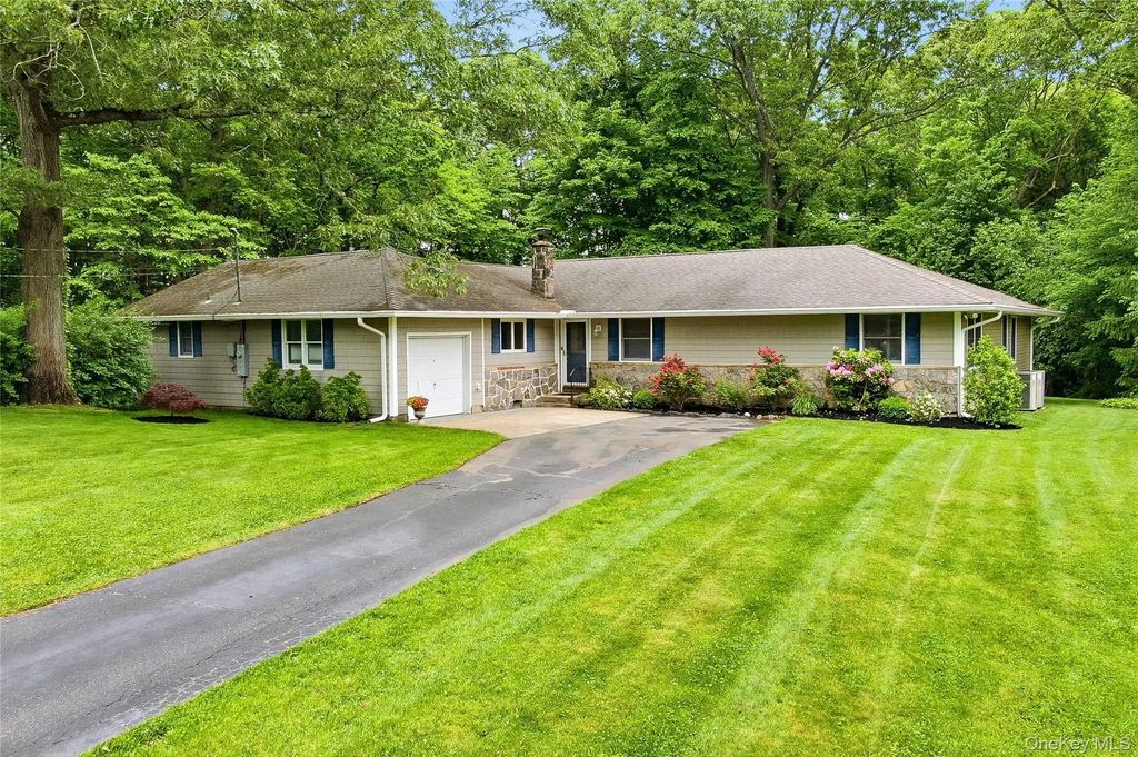 25 Edcris Lane, Huntington