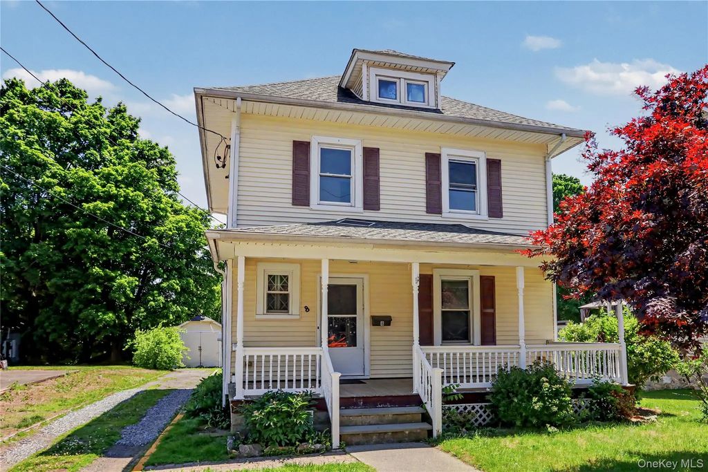 8 Eastview Avenue, Brewster