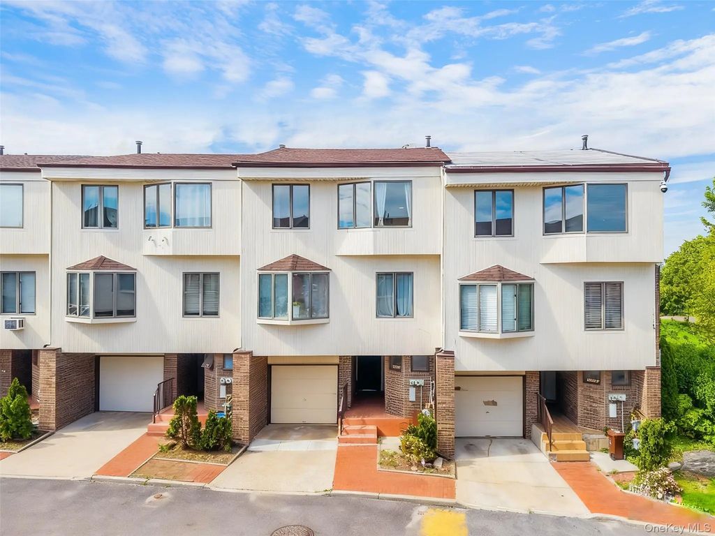 12027 Riviera Court # 2b, College Point