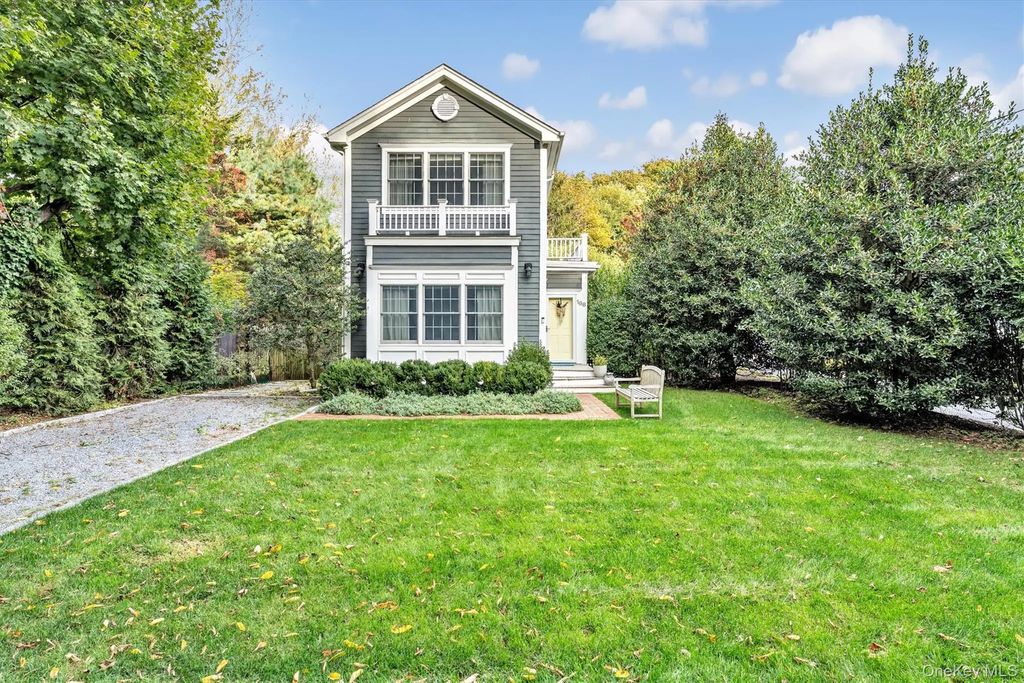 188 S Country Road, Remsenburg