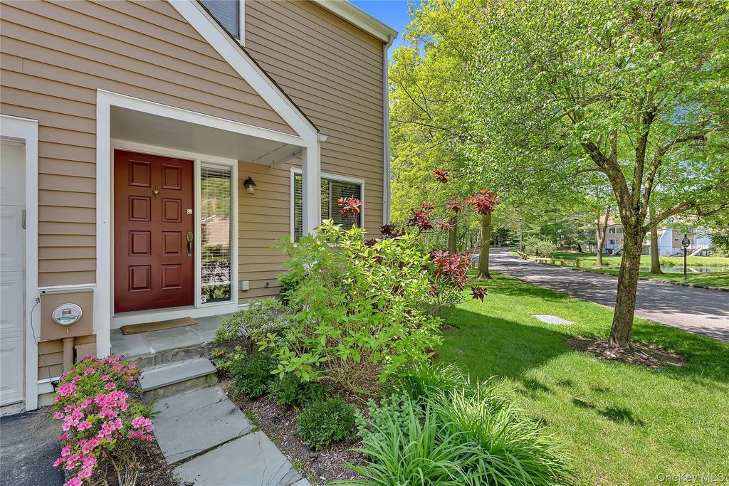 127 Stone Bridge Square, Chappaqua