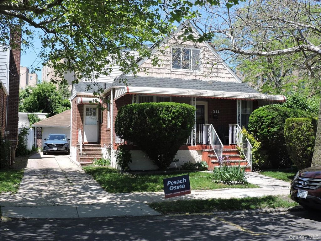 311 Beach 17, Far Rockaway