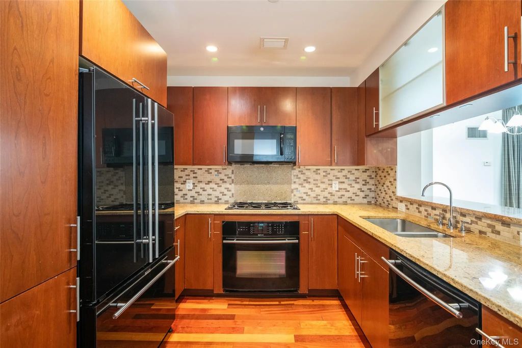 175 Huguenot Street # 1607, New Rochelle