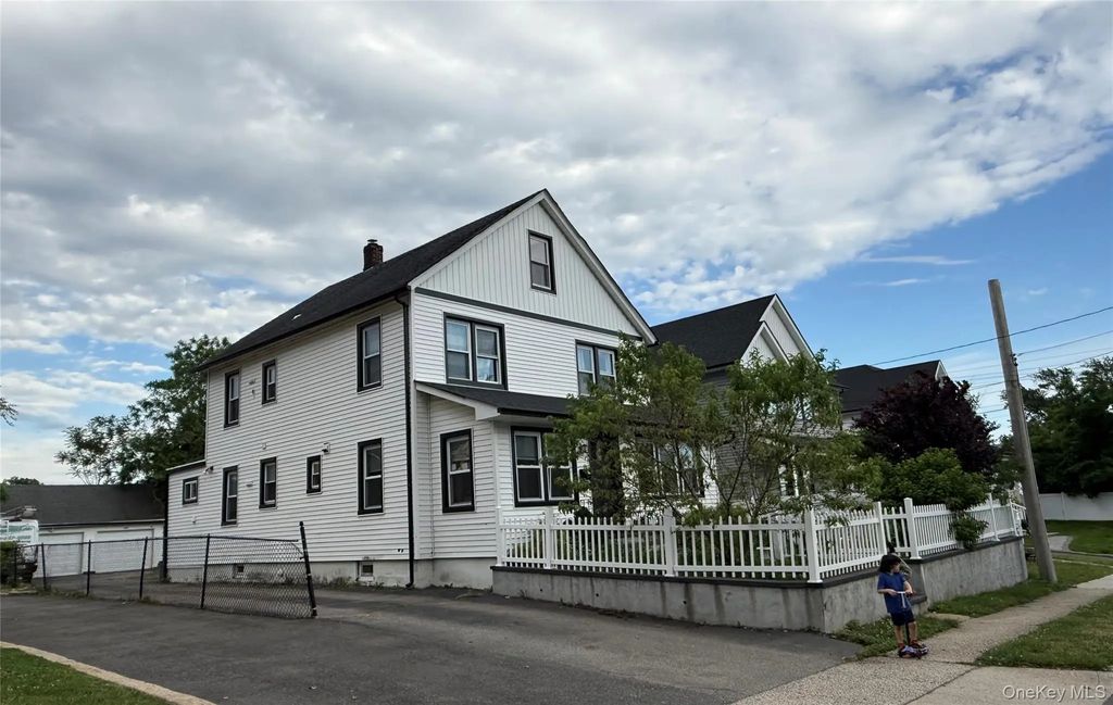 168 Jefferson Avenue, Roslyn Heights