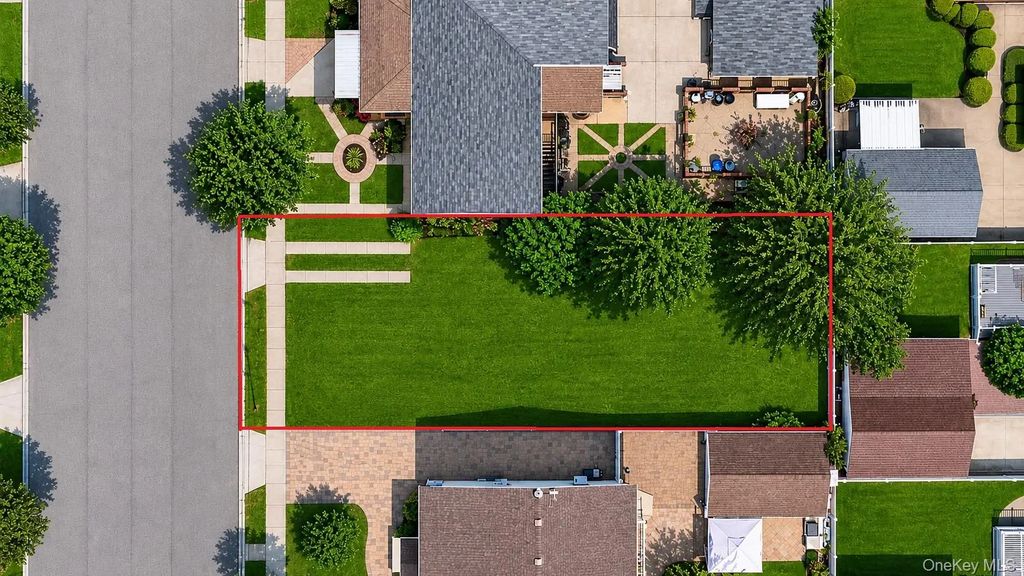 248a Mckinley Parkway, Mineola