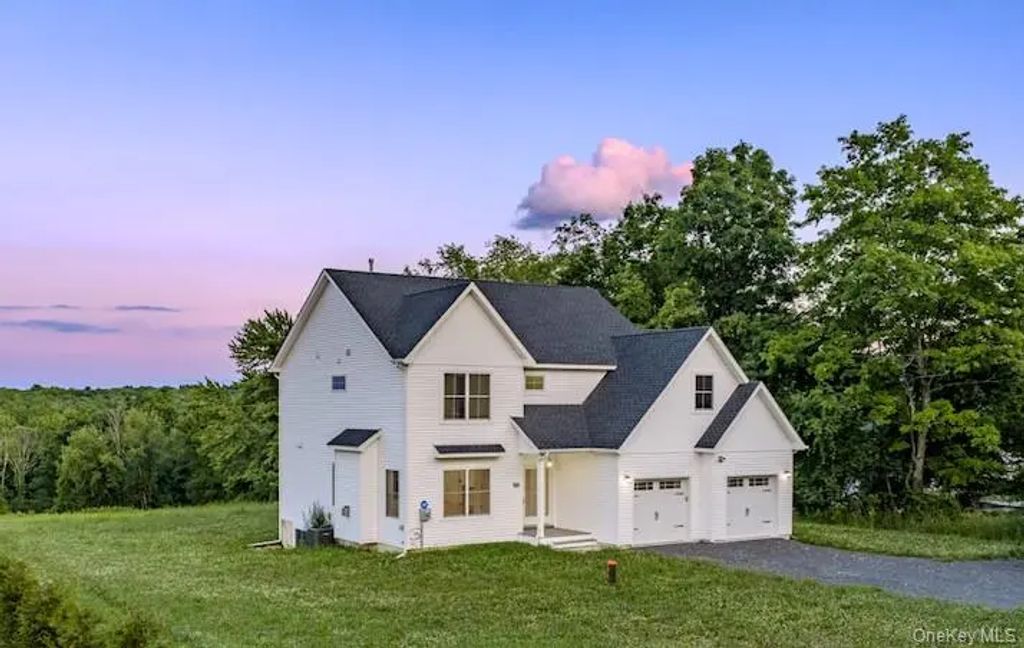 168 Pine Grove Road, Middletown