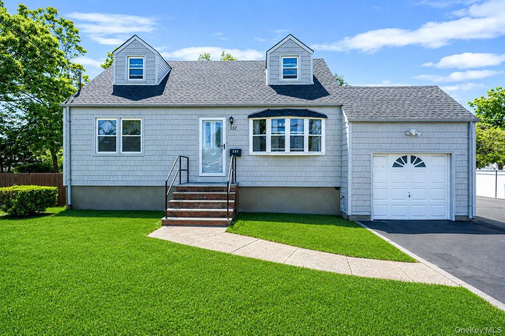 337 S 14th Street, Lindenhurst