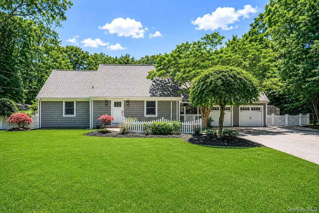30 Landing Meadow Road, Smithtown
