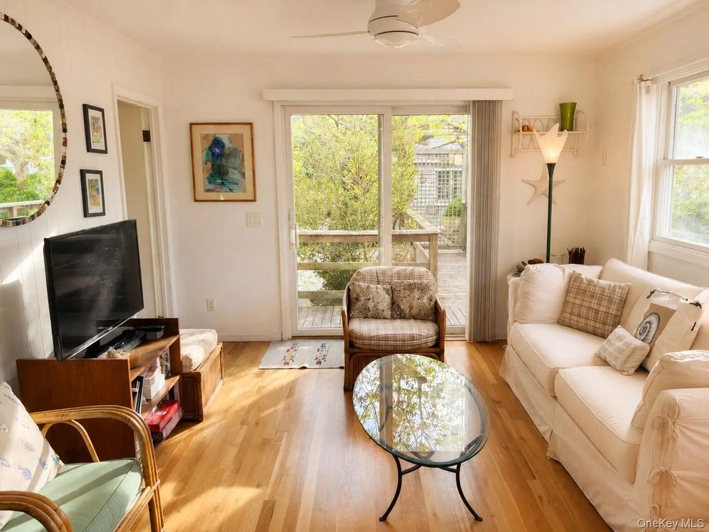 111 Walnut Walk, Fair Harbor