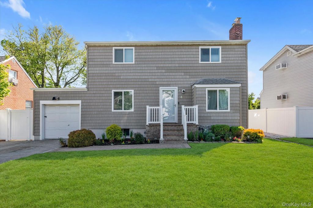 4 Lido Parkway, Lindenhurst