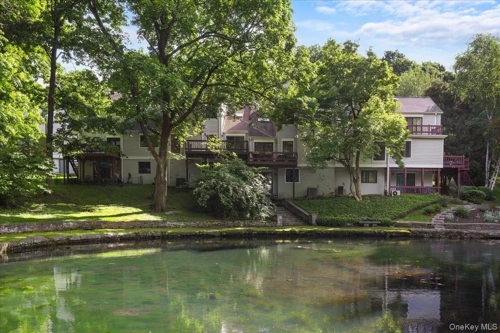 6 Harriman Keep Road # 6, Irvington