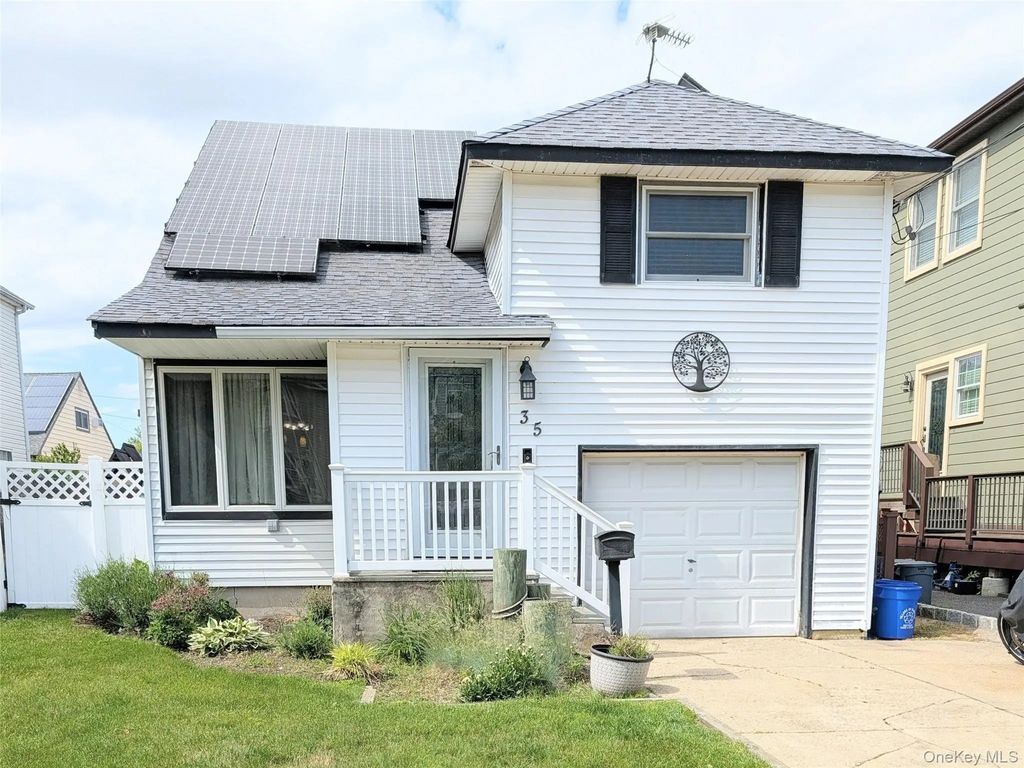 35 E Jackson Avenue E, Babylon