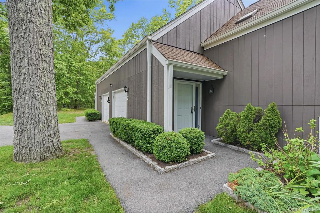 2 Timberland Pass, Chappaqua