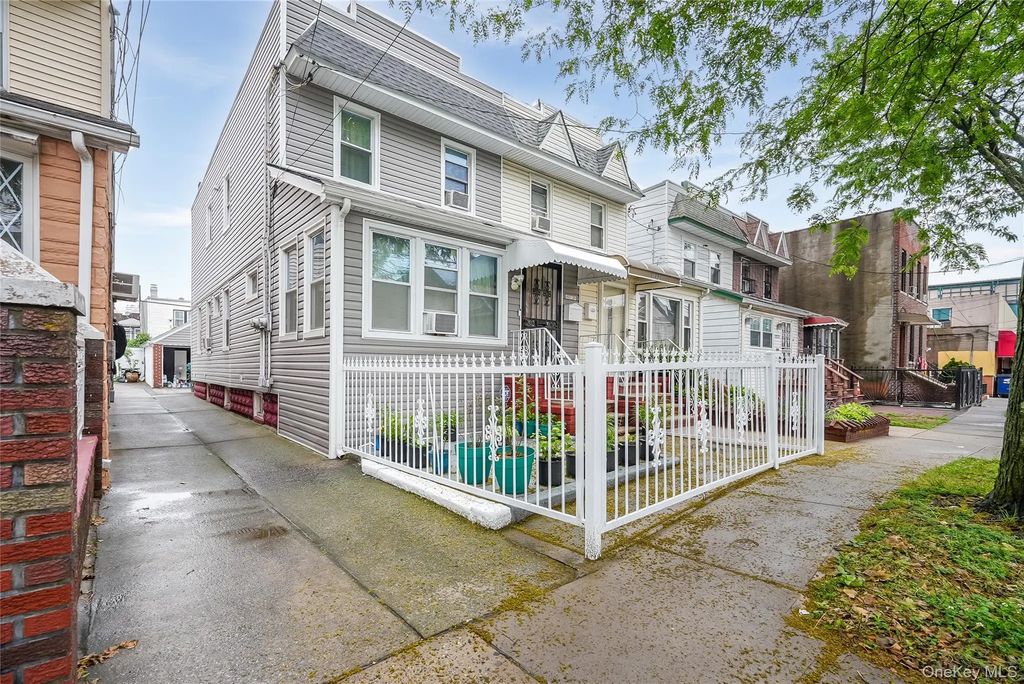 10327 109th Street, Richmond Hill S.