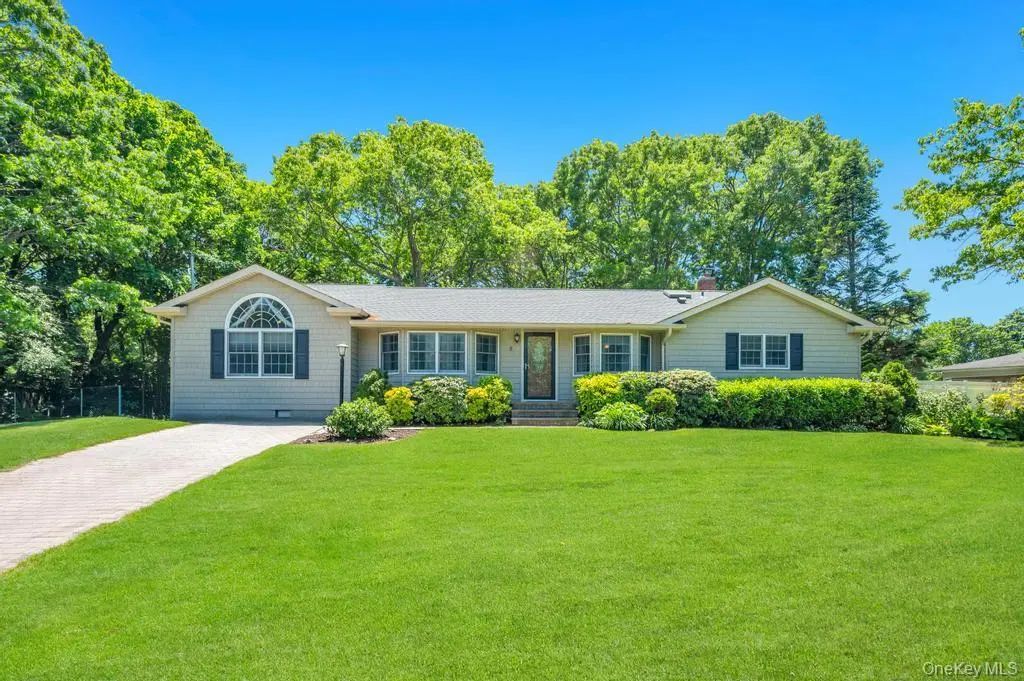 8 Camille Lane, Holbrook